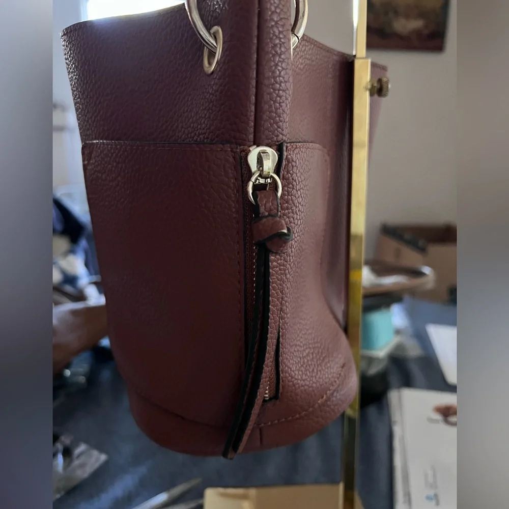 STEVE MADDEN BUCKET BAG NWOT, Chestnut Brown, Gold Bead Accents on Handles
